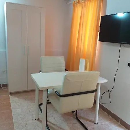 8 Calle Tangara La Gloria *