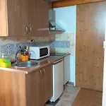 8 Calle Tangara La Gloria Apartman *