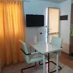 8 Calle Tangara La Gloria Apartman